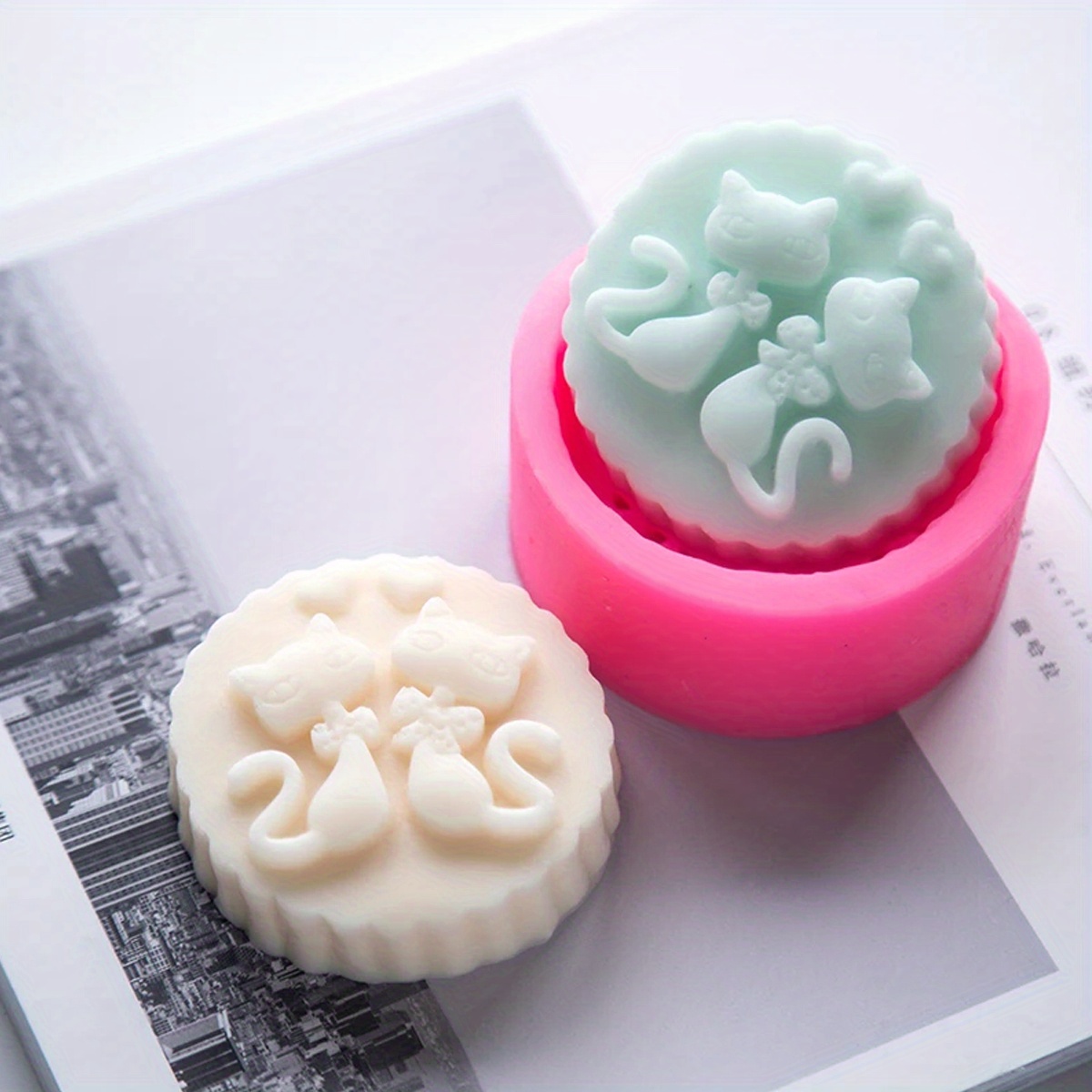Soap Making Things - 1ピースシリコン製猫型石鹸型 - 丸型DIYキャンドル作成型、手作り石鹸、石膏工芸品、キャンドルワックス用 - かわいい動物型B
